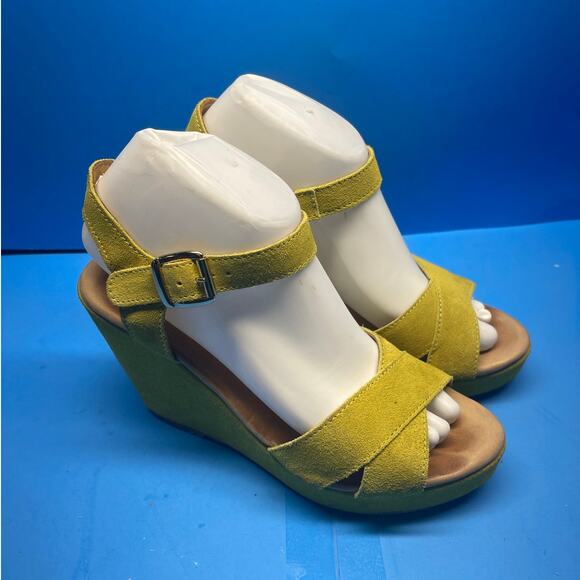 Garnet Hill Suede Wedges Sandals Women’s Sz 9  Heels Made Italy Size 9 - Picture 1 of 9